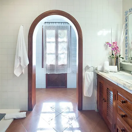 Owl Suavet Petit - Exclusive With A Stunning Pool