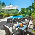 Villa Owl Suavet Petit - Exclusive With A Stunning Pool