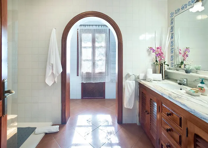 Owl Suavet Petit - Exclusive With A Stunning Pool